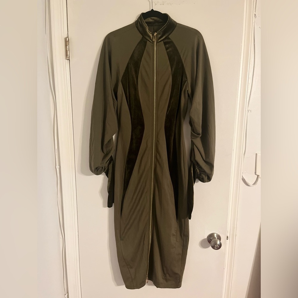 CAPSULE Green Suede Full Zip Dress: Size L